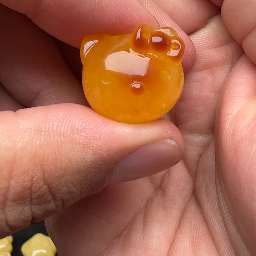 琥珀未镶嵌裸石圆猫头鸡油红