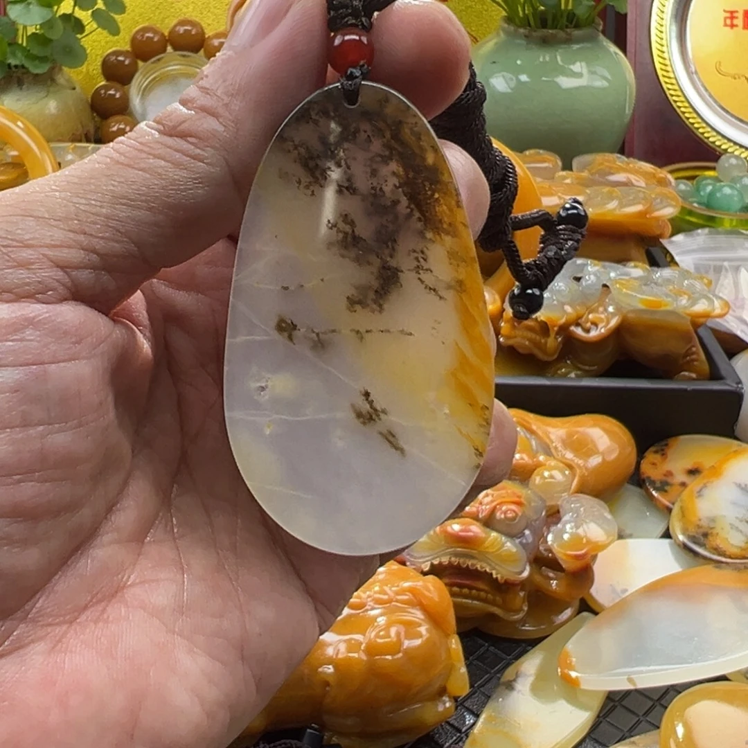 石英质玉未镶嵌颈饰