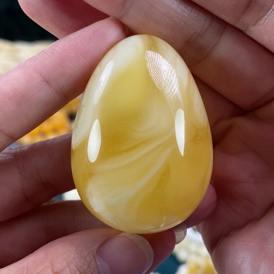 未镶嵌琥珀珠宝奇石水滴24.39