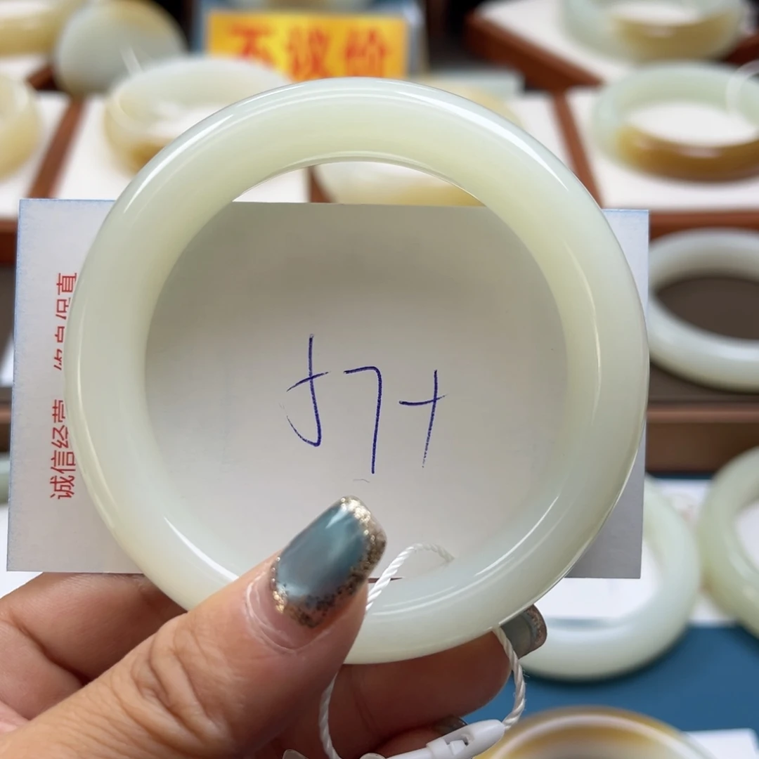 未镶嵌手镯和田玉亿***刘