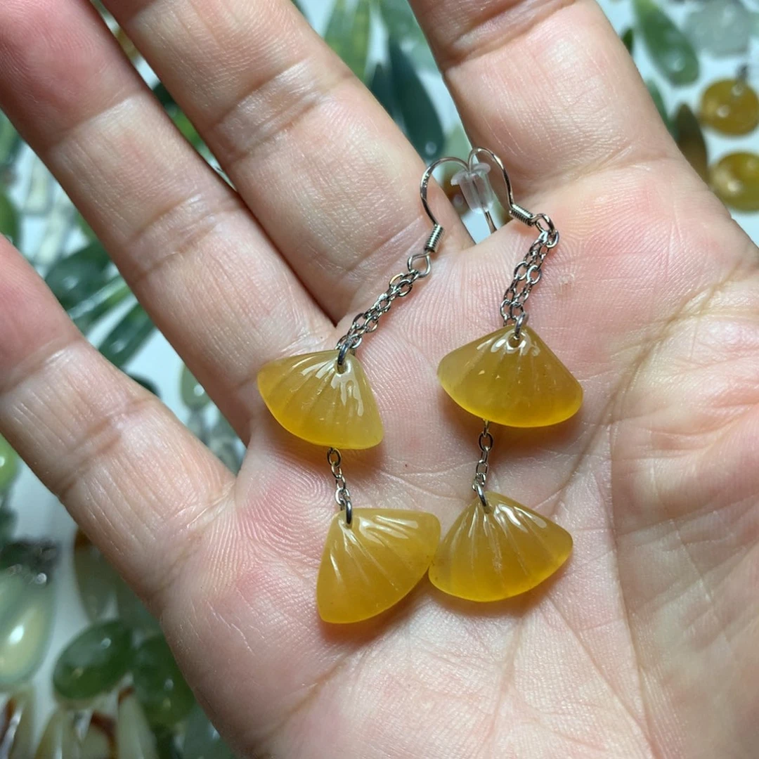 蛇纹石玉未镶嵌耳环