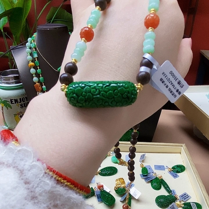 翡翠未镶嵌颈饰吊坠