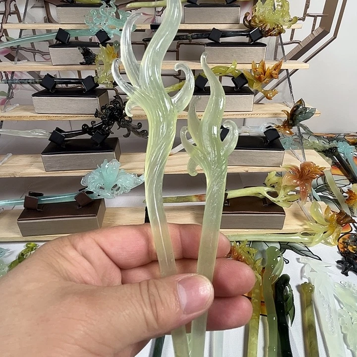 胖***的蛇纹石玉未镶嵌发簪