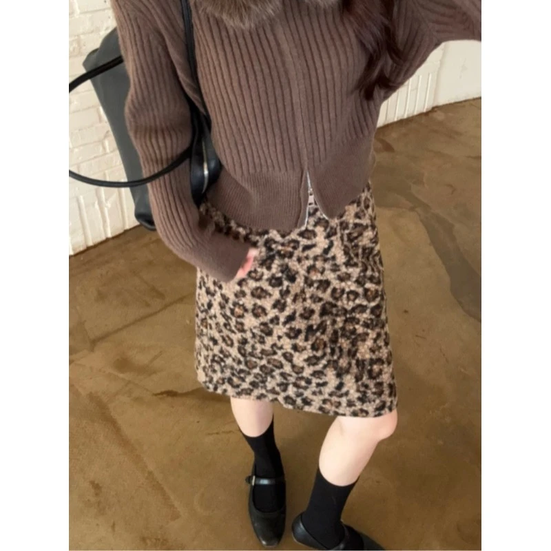 爆款设计感仿羊羔毛百搭豹纹半身裙女秋冬复古穿搭高腰显瘦中裙子