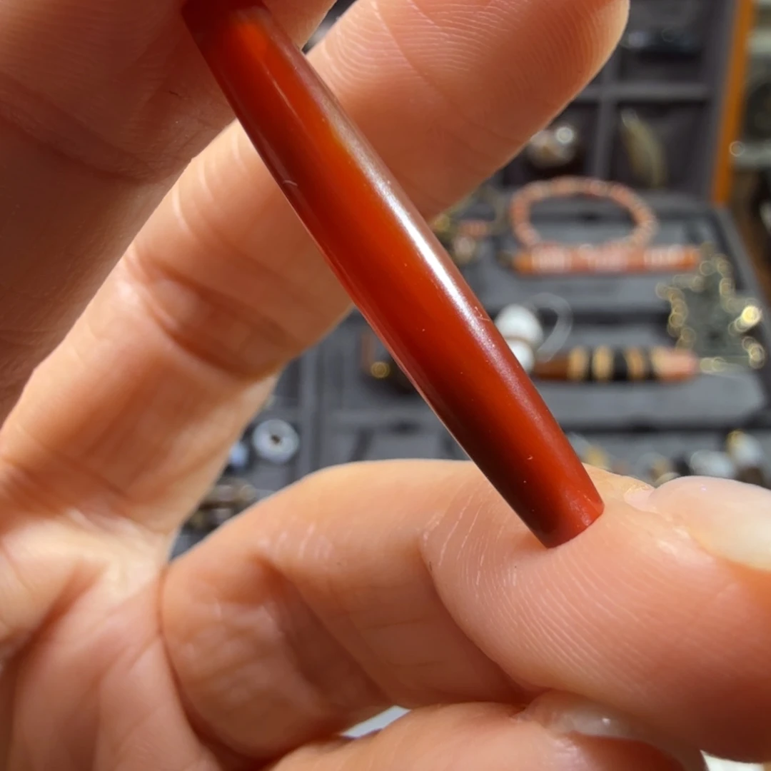 瑜***殇石英质玉未镶嵌红玉髓管