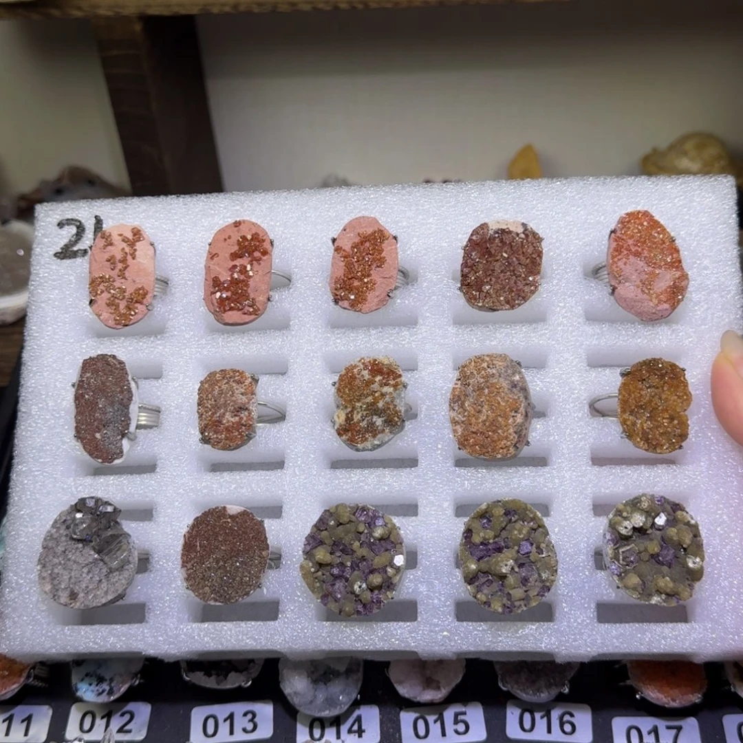 石材钒铅紫云母之类的