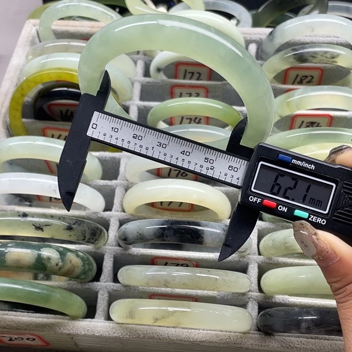 蛇纹石玉未镶嵌手镯173