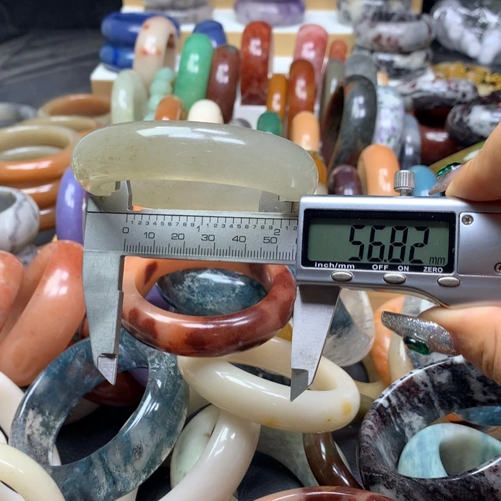 未镶嵌手镯石英质玉