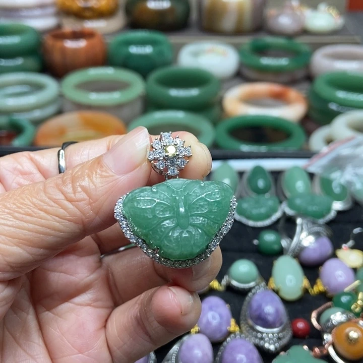 石英质玉手镯未镶嵌