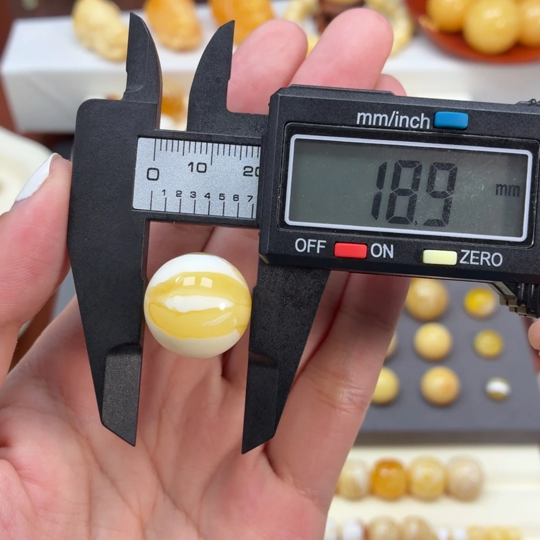 琥珀未镶嵌珠宝奇石焦皮金瓷白圆珠18.9mm