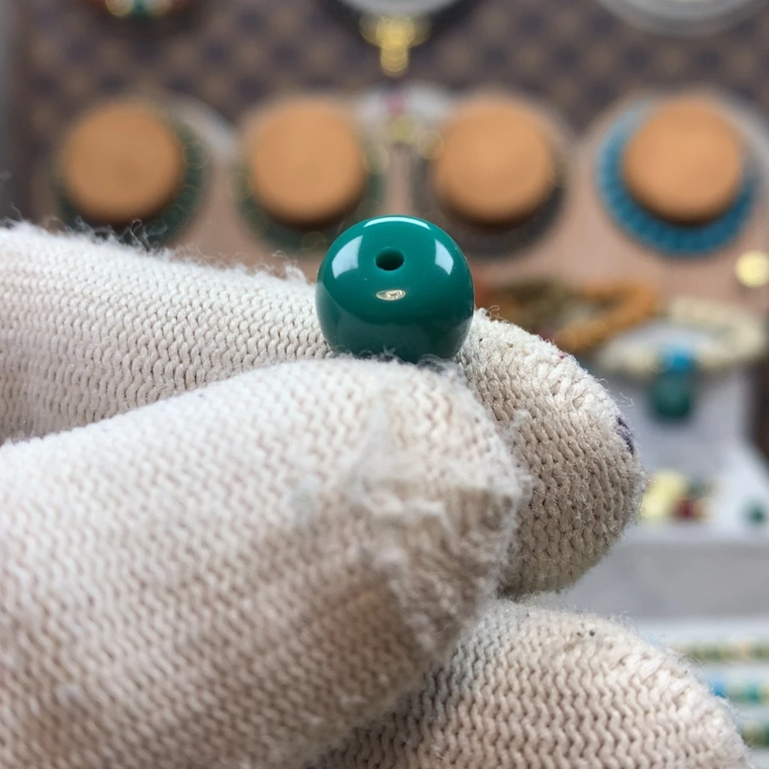 琉璃颈饰果冻色墩子10.6mm×8.8mm