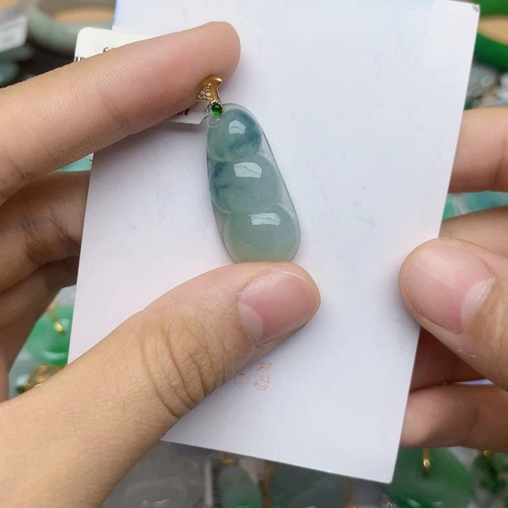 翡翠18K金镶嵌颈饰豆子