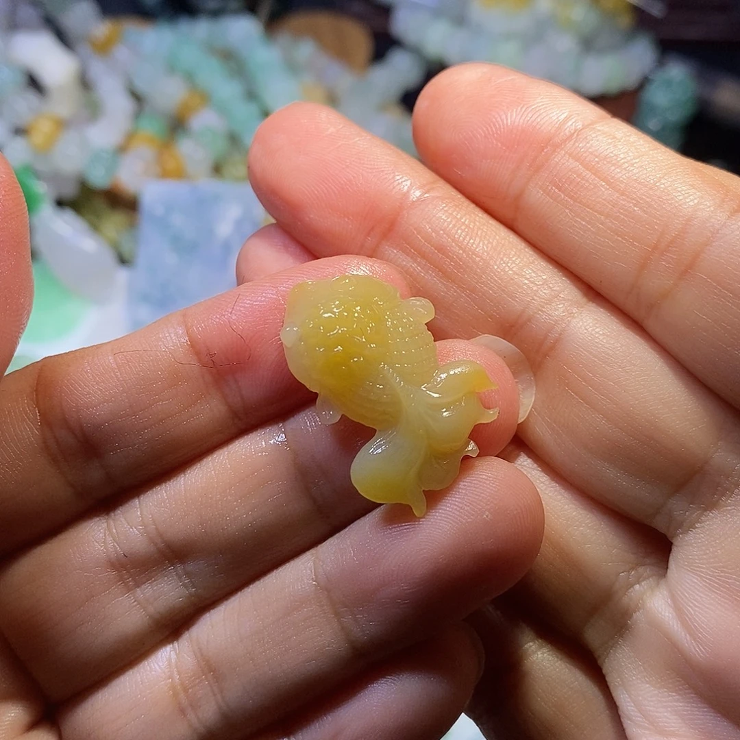 定制翡翠未镶嵌鱼