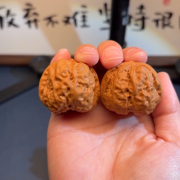 核桃蛤蟆头文玩核桃