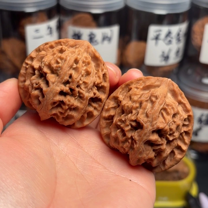 秋***蝉桃核吊坠45。  苹果园