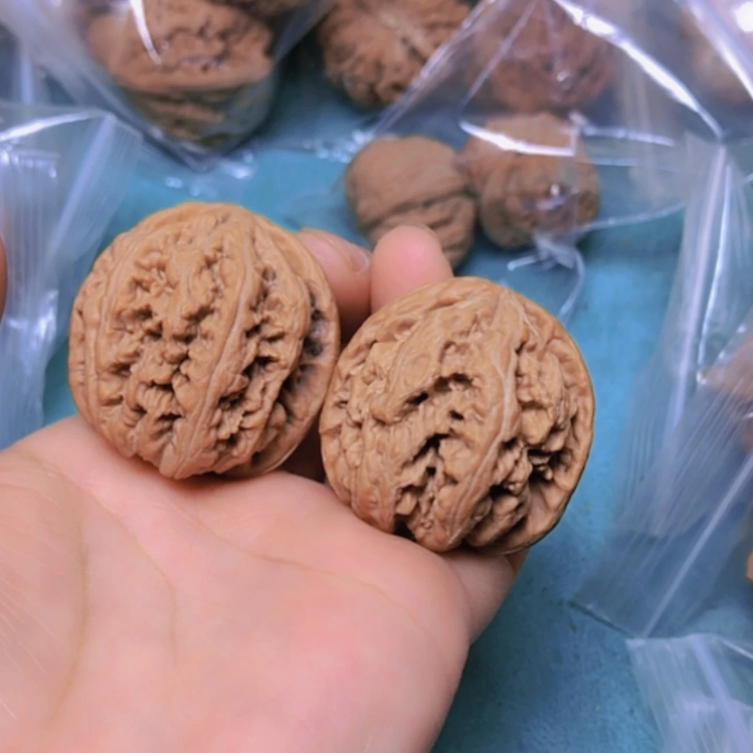 【闪购商品】把件核桃36粗筋有修，漏白