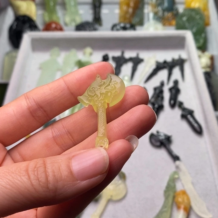 蛇纹石玉未镶嵌颈饰杠**醋