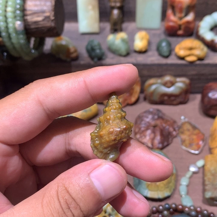 岫岩河磨玉（透闪石质玉）未镶嵌把件