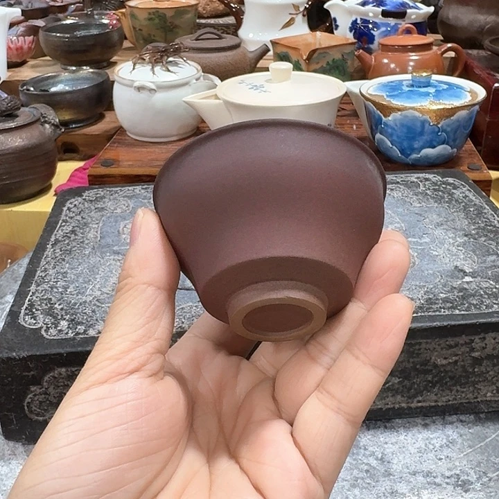 主人杯一个，瓷。品茗赏