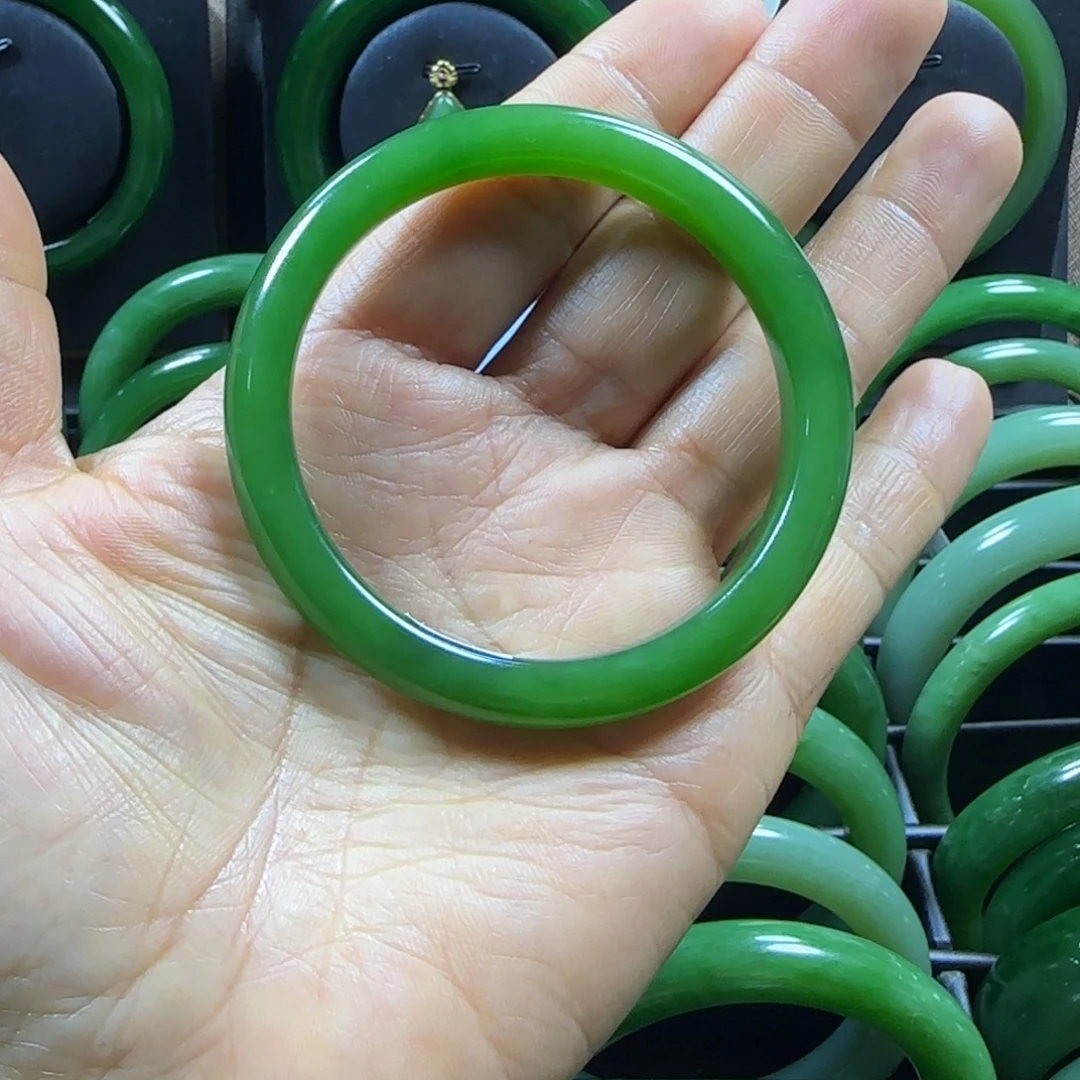 和田玉未镶嵌手镯