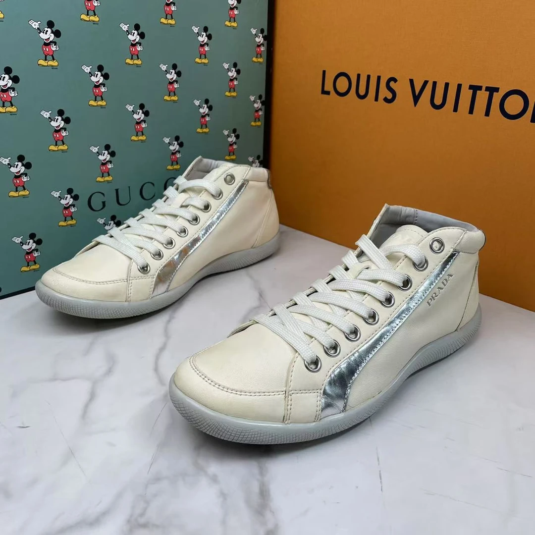 95新 Prada/普拉达 白色皮面侧边压花潮流百搭舒适高帮板鞋/40码