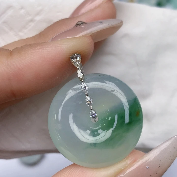 翡翠18K金镶嵌颈饰