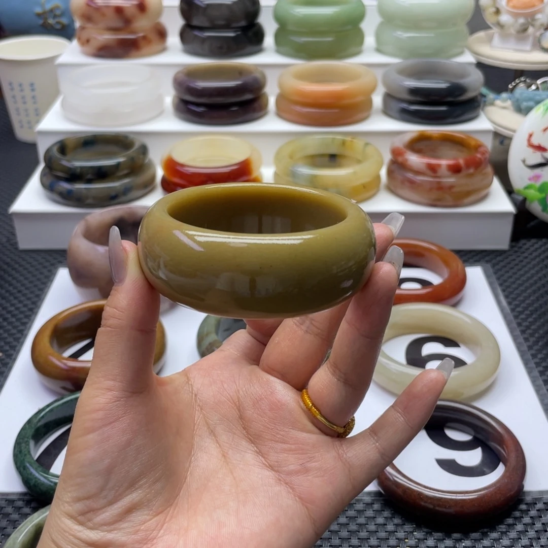 石英质玉手镯未镶嵌