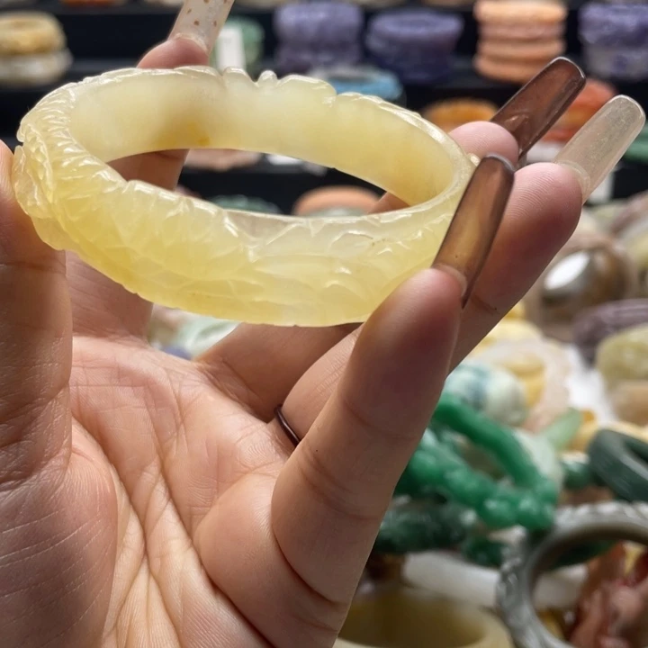 石英岩玉未镶嵌手镯