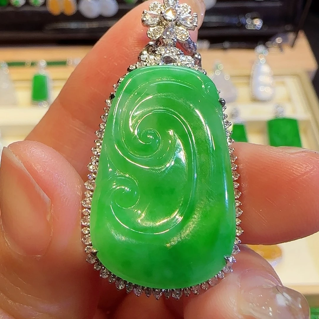 翡翠吊坠(不含链)18K金镶嵌