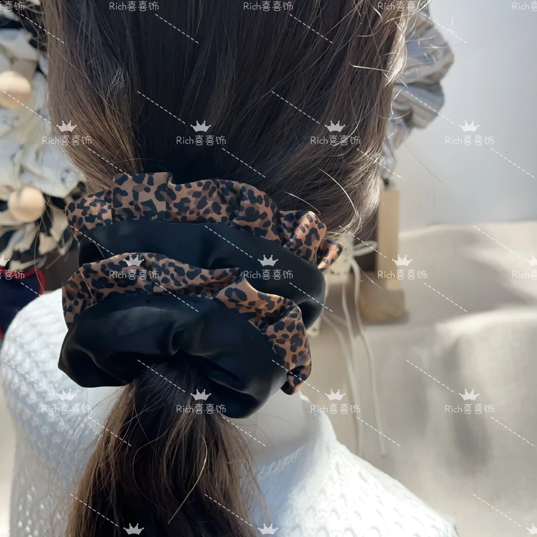 （Rich喜喜饰）豹纹来袭，复古欧美风豹纹元素酷飒时尚百搭发圈边夹