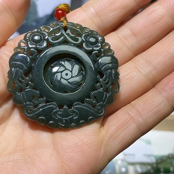 翡翠未镶嵌吊坠(赠链)