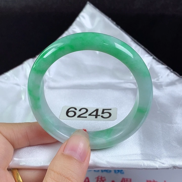 翡翠未镶嵌手镯53圈