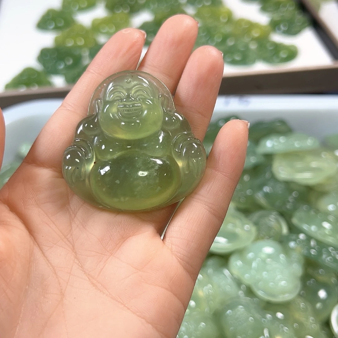 燕***。蛇纹石玉未镶嵌颈饰