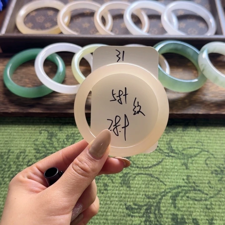 石英岩玉未镶嵌手镯31