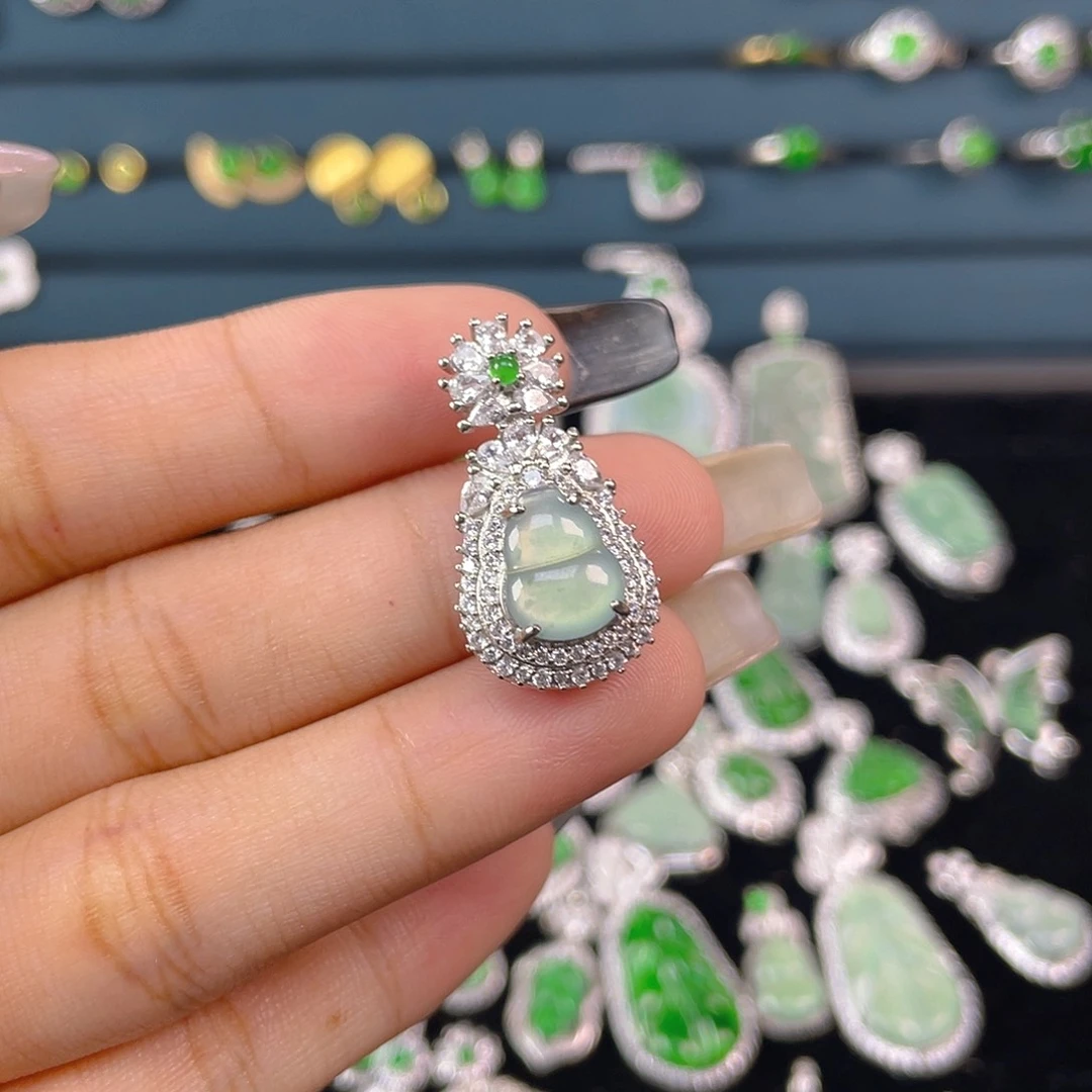 吊坠(不含链)未镶嵌翡翠