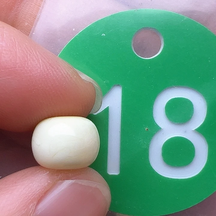 蜜蜡裸石未镶嵌9.6m m