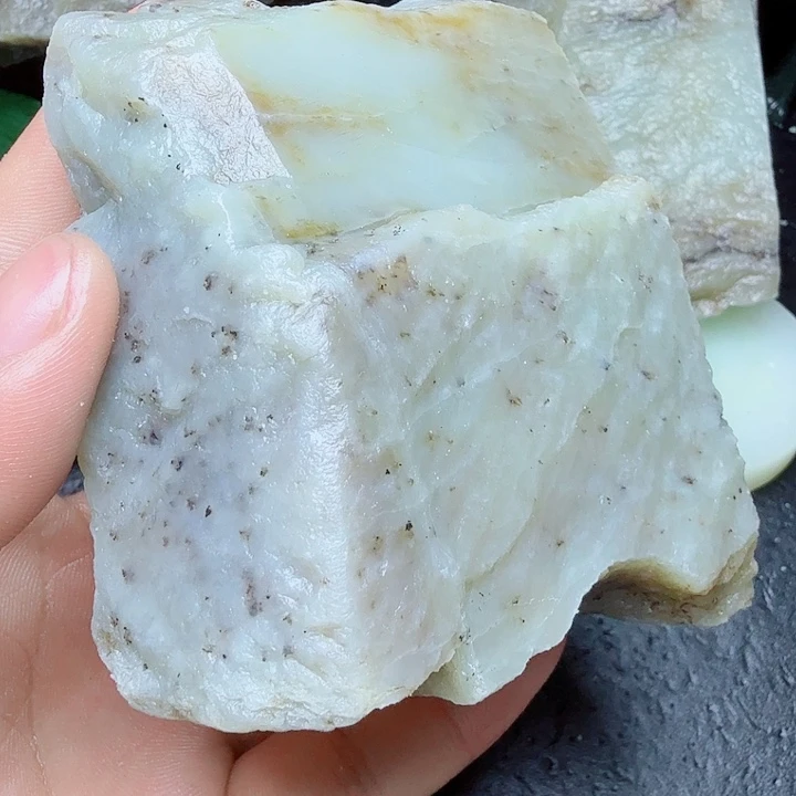 未镶嵌和田玉（糖玉）珠宝奇石