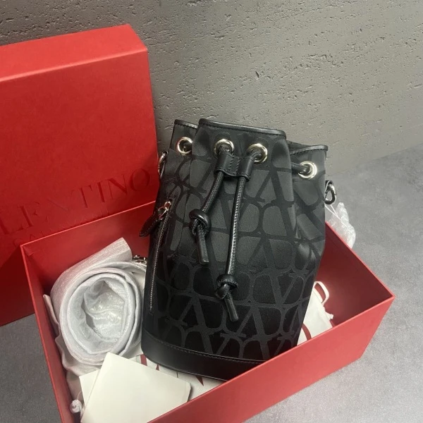 未使用/C14309471761/250729SW0008/华伦天奴/包包