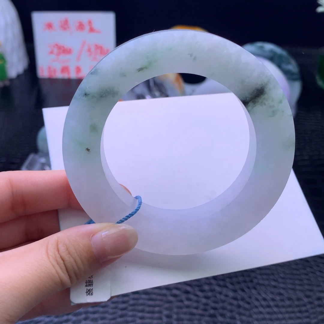 定制翡翠未镶嵌手镯