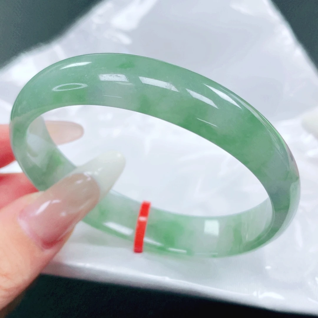 未镶嵌手镯翡翠56贵