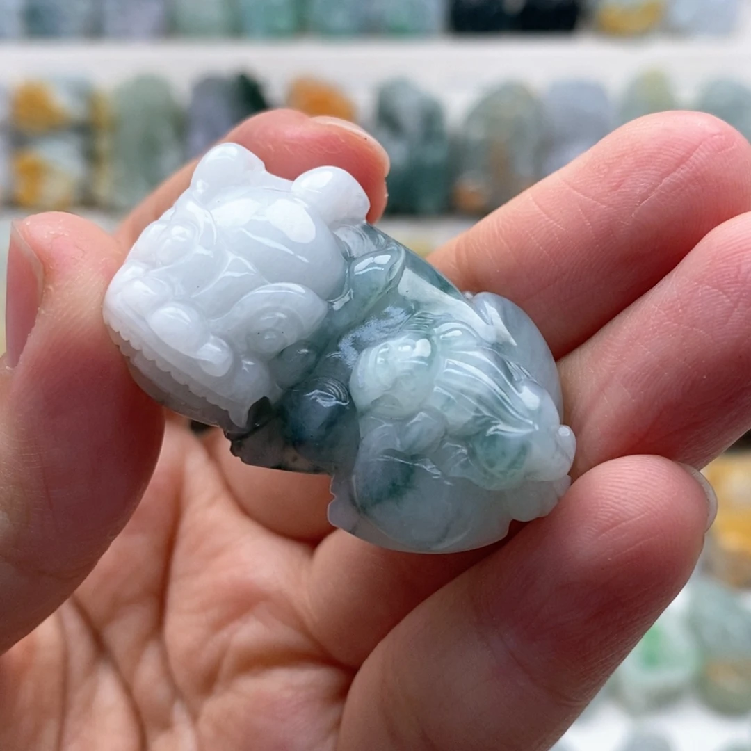 翡翠吊坠(赠链)未镶嵌