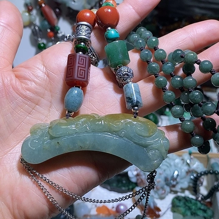 翡翠未镶嵌吊坠(赠链)