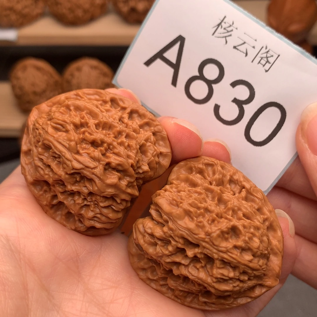 S***n文玩核桃吊坠39三角疆