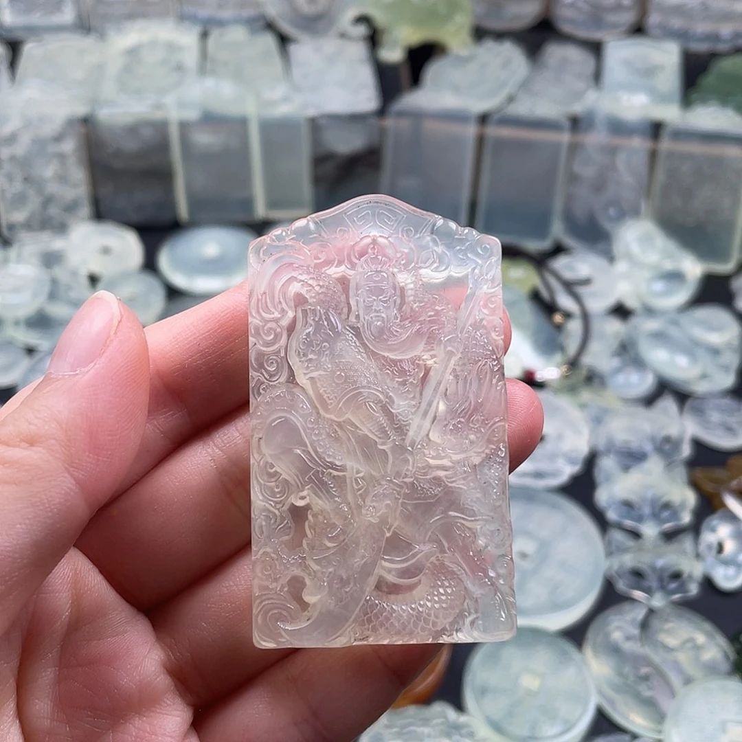 岫玉未镶嵌颈饰关公