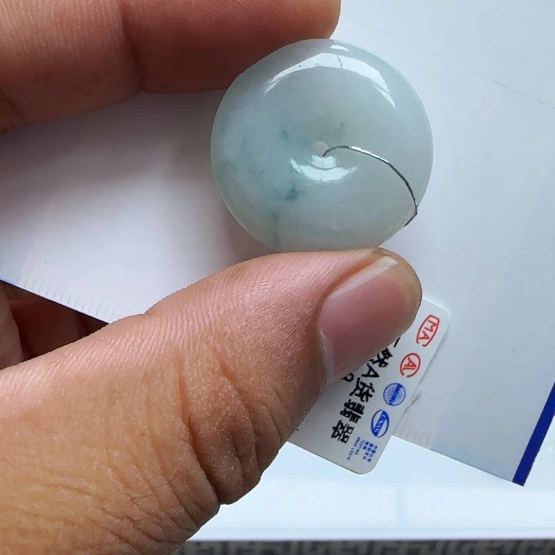 翡翠未镶嵌颈饰，