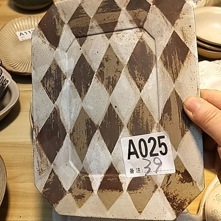 瓷片正品粗陶菱形格子一个