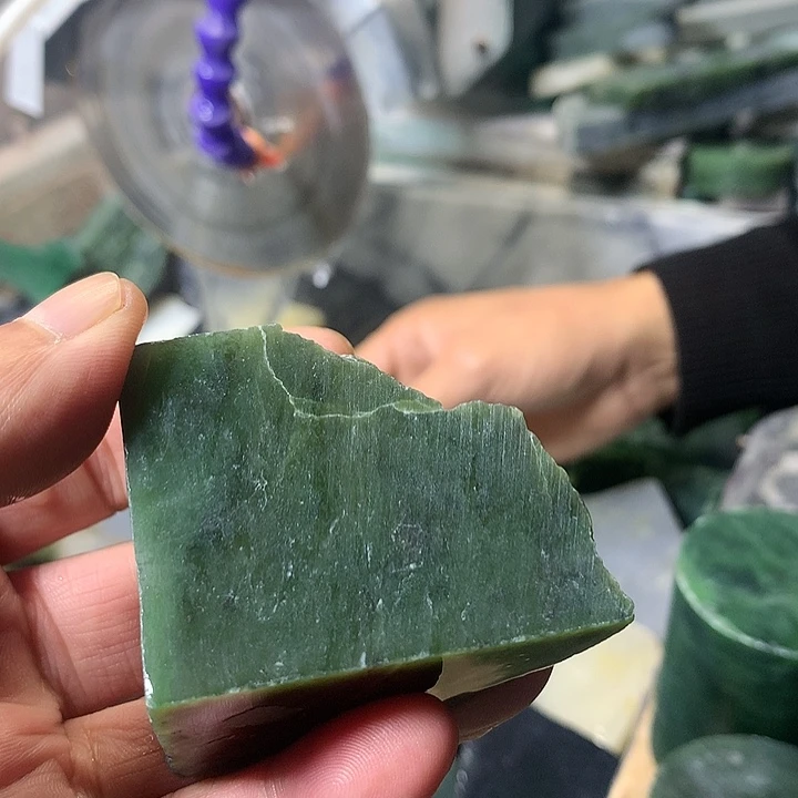 颈饰未镶嵌和田玉（糖玉）