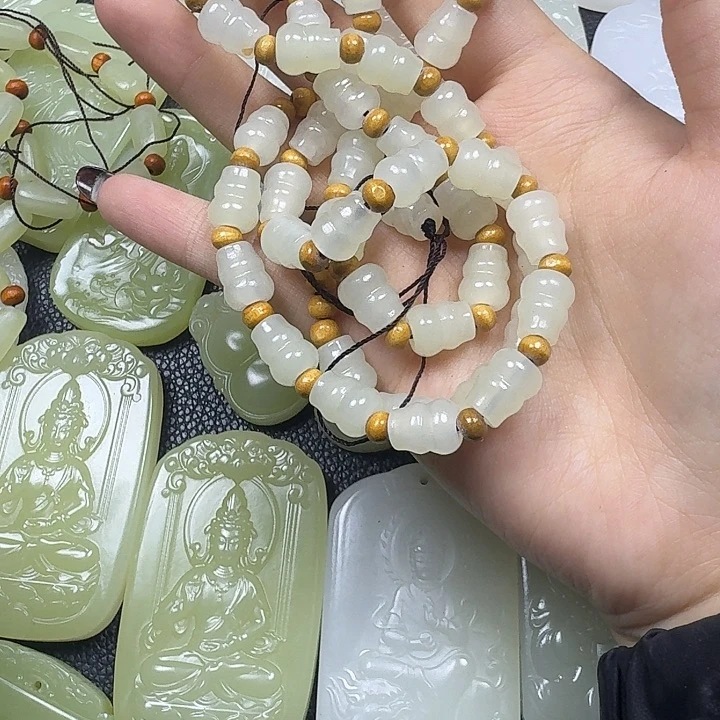 和田玉未镶嵌颈饰