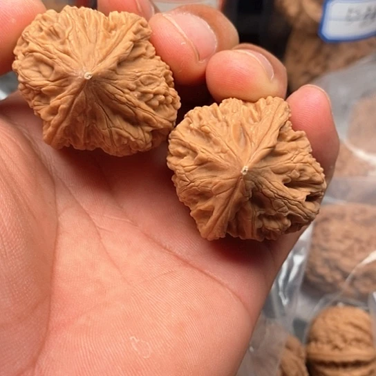 文玩核桃把件鸡心