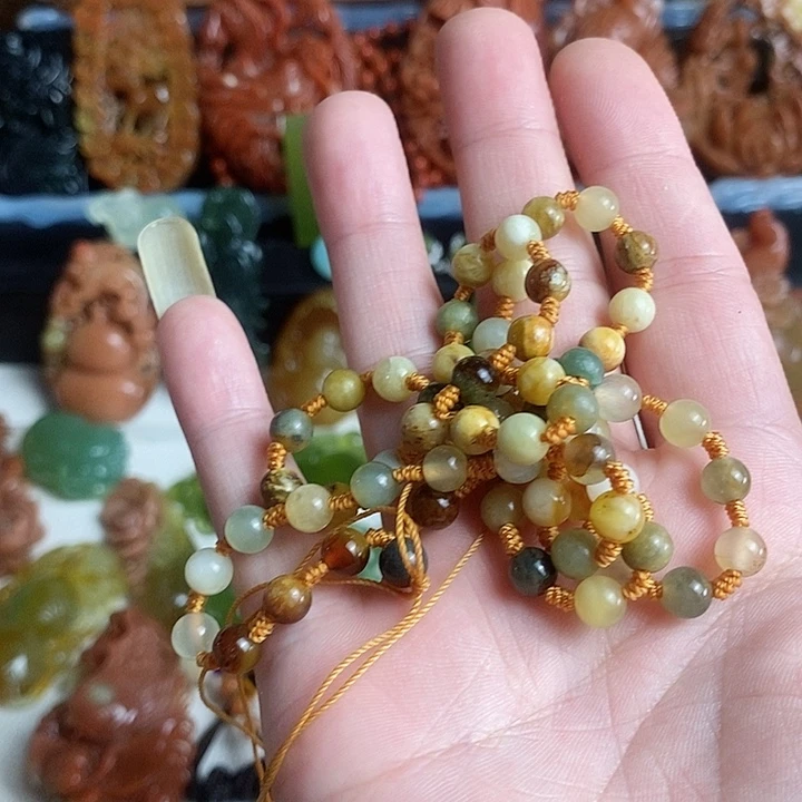 未镶嵌蛇纹石玉颈饰屹*